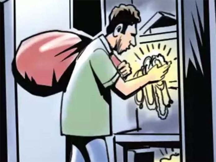 रायगढ़ में 4 लाख का सोने के हार की चोरी:  अलमारी से अज्ञात चोर ने पुस्तैनी हार किया पार, खोजबीन में पता नहीं चलने पर लिखाई रिपोर्ट - Raigarh News