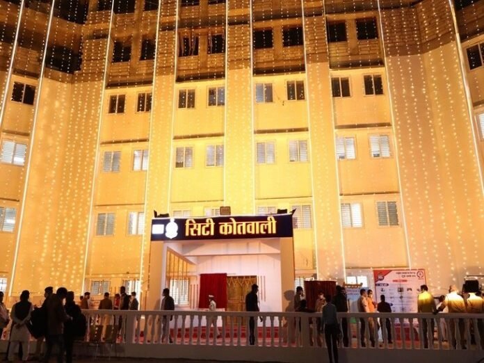 रायपुर में 2 साल पुरानी रंजिश में चाकू से अटैक:  युवक पर कोल्डड्रिंक खरीदने के दौरान जानलेवा हमला, पेट-हाथ-चेहरे में गंभीर चोंटे - Raipur News