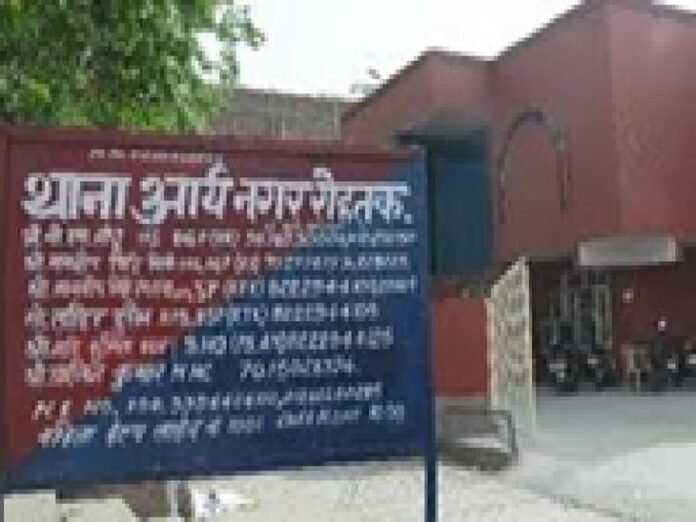 रोहतक में खजाना कार्यालय में फर्जी रिकॉर्ड तैयार कर धोखाधड़ी:  28 लाख 61 हजार रुपए 2 वाउचरों से निकाले, कंप्यूटर में डाली गलत जानकारी - Rohtak News