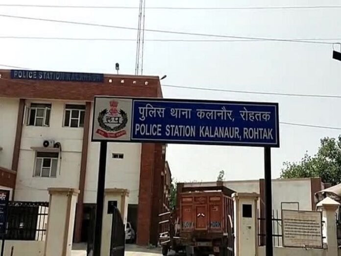 रोहतक में 2 युवकों को थमाए नौकरी के फर्जी लेटर:  8 लाख 50 हजार रुपए लेकर आरोपी फरार, जान से मारने की दी धमकी - Rohtak News