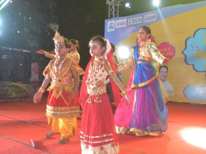 लखनऊ समर कार्निवल में त्रिवेणी कला संगम:  यूपी दर्शन पार्क में बच्चों ने नृत्य-संगीत से बांधा समां, सैकड़ों लोगों ने तालियों से दाद दी - Lucknow News