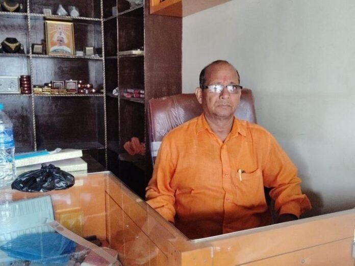 लातेहार में 7.5 लाख के जेवरात से भरा झोला चोरी:  सीसीटीवी में दिखे बाइक सवार दो युवक वारदात को अंजाम देते - latehar News