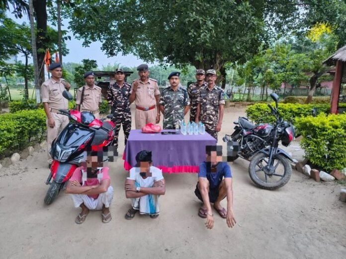 वार्ड पार्षद प्रतिनिधि समेत 3 तस्कर गिरफ्तार:  किशनगंज में 1.63 ग्राम स्मैक, 1.1 किलो गांजा और नेपाली शराब बरामद, तीनों तस्करों को भेजा गया जेल - Kishanganj (Bihar) News
