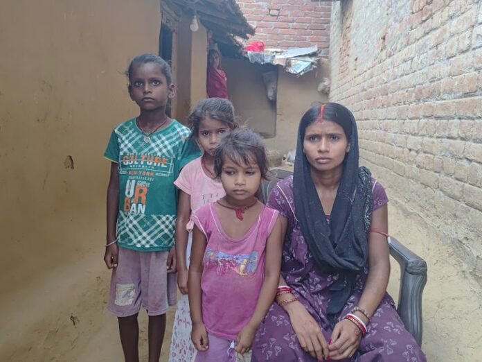 विकलांग महिला को नहीं मिल रहा सरकारी लाभ:  3 साल पहले बिमारी की वजह से कटे दोनों पैर, दिव्यांग प्रमाण पत्र नहीं मिलने से परेशान - Jamui News