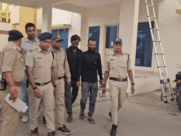शाजापुर पुलिस लाइन में चोरी करने वाले 2 युवक गिरफ्तार:  ढाई लाख के जेवर बरामद, एक पर 16 तो दूसरे पर 6 केस पहले से दर्ज - shajapur (MP) News