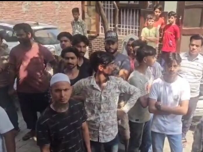 शामली में पत्नी ने पति पर किया जानलेवा हमला:  रात में सोते समय धारदार हथियार से काटी गर्दन, मेरठ रेफर - Shamli News