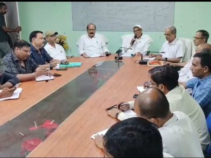 श्रावणी मेले में 32 स्वास्थ्य शिविर लगेंगे:  218 डॉक्टर और 529 स्वास्थ्य कर्मी रहेंगे तैनात, 41 एंबुलेंस रहेंगी मौजूद - Deoghar News