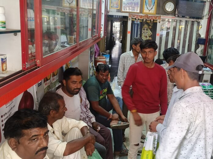 सर्टिफाइड सोयाबीन बीज से 6-दिन में भी अंकुरण नहीं हुआ:  रतलाम में किसानों का हंगामा, कृषि विभाग ने मुआवजा दिलाने का भरोसा दिया - Ratlam News