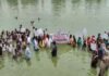 सिरेश्वर महादेव मंदिर की जमीन का मामला:  अवैध रजिस्ट्री रद्द करने महिलाओं ने किया जल सत्याग्रह, मांग पूरी नहीं होने पर उग्र आंदोलन की चेतावनी - Raipur News