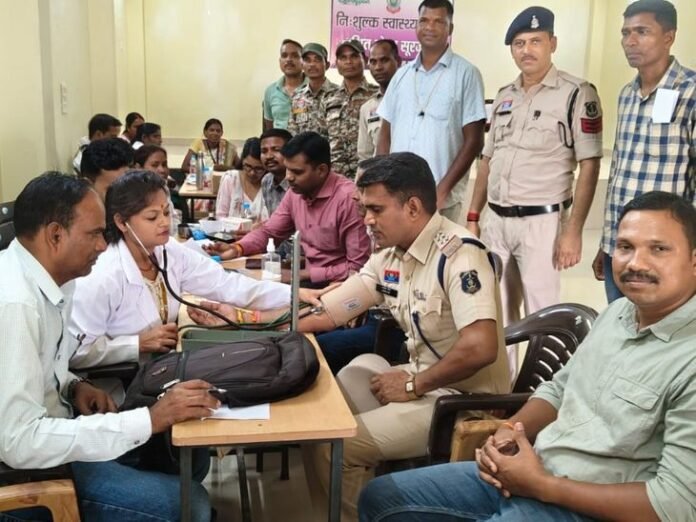सूरजपुर में पुलिस परिवार के लिए स्वास्थ्य शिविर:  250 से अधिक लोगों की हुई जांच, डॉक्टरों ने दी नियमित चेकअप की सलाह - Surajpur News