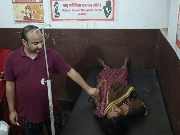 सोनभद्र में बिजली गिरने से दो की मौत:  दो पुलिसकर्मी समेत तीन लोग झुलसे, सभी की हालत स्थिर - Sonbhadra News
