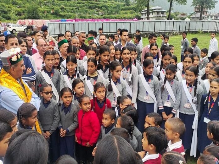 10वीं के स्टूडेंट राजधानी-राष्ट्रपति का नाम नहीं बता पाए:  CM सुक्खू ने प्रिंसिपल को लगाई फटकार; ओचक निरीक्षण पर बागा सराहन स्कूल पहुंचे - Shimla News