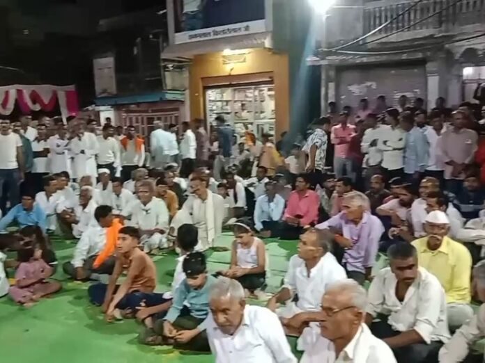 4 जिलों की 95 झंडा मंडलियों का मोहना में मिलन:  खेड़ापति हनुमान मंदिर में रात भर चले भजन-कीर्तन, 3 हजार से ज्यादा भक्तों ने लिया प्रसाद - shajapur (MP) News