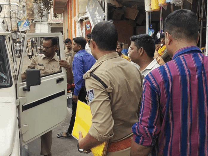 50 हजार में बेची जा रही थीं फर्जी डिग्रियां:  राजगढ़ में कंप्यूटर सेंटर संचालक गिरफ्तार - rajgarh (MP) News