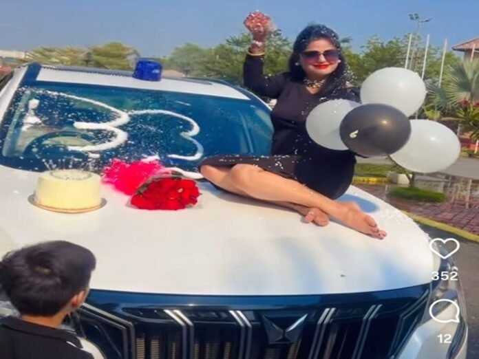 DSP की पत्नी का बर्थडे सेलिब्रेशन, दर्ज हुई FIR:  नीली बत्ती लगी कार की बोनट पर बैठकर काटा केट, लापरवाही पूर्व वाहन चलाने का मामला दर्ज - Ambikapur (Surguja) News