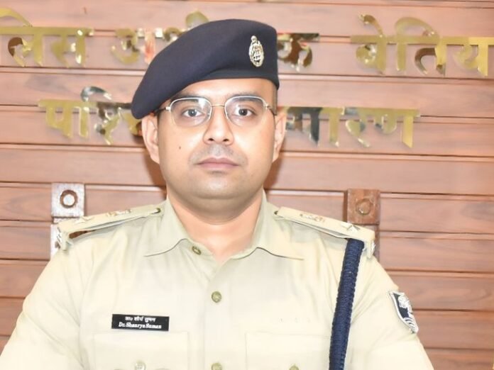 बेतिया में लोगों से दुर्व्यवहार करने वाले दारोगा पर कार्रवाई:  वीडियो वायरल होने पर मनुआपुल थानाध्यक्ष निलंबित, विभागीय जांच शुरू - Bettiah (West Champaran) News