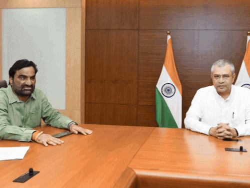 MP Hanuman Beniwal met the Railway Minister, Nagaur residents were also with him | रेलमंत्री से मिले सांसद हनुमान बेनीवाल, नागौरवासी भी रहे साथ: मेड़ता से पुष्कर व रास रेलवे लाइन के सर्वे रिवाइज करवाने की मांग – Nagaur News