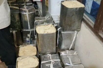 Raid on sweet shops in Dholpur | धौलपुर में मिठाई की दुकानों पर छापा: 19 नमूने लिए, 2 क्विंटल सूखी मिठाई और 80 किलो खराब चाशनी नष्ट की – Dholpur News