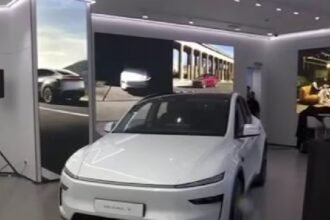 Tesla second showroom will open in Delhi on August 11 | टेस्ला की इलेक्ट्रिक कारें अब दिल्ली से भी खरीद सकेंगे: कंपनी का दूसरा शोरूम 11 अगस्त को एयरोसिटी के वर्ल्डमार्क कॉम्प्लेक्स में खुलेगा