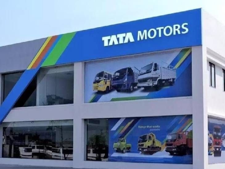 Tata Motors profit drops 63% to ₹3,924 crore in Q1FY26 | टाटा मोटर्स का मुनाफा 30% घटकर ₹3,924 करोड़: पहली तिमाही में रेवेन्यू भी 2.5% घटा, कंपनी का शेयर एक साल में 40% गिरा