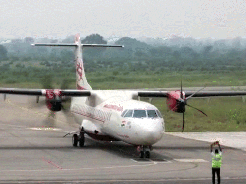 Jaipur-Guwahati flight faced technical snag before takeoff | जयपुर-गुवाहाटी फ्लाइट में टेकऑफ से पहले आई तकनीकी खराबी: 3 घंटे परोशन हुए पैसेंजर, 22 दिन बाद फिर शुरू हुई कुल्लू फ्लाइट – Jaipur News