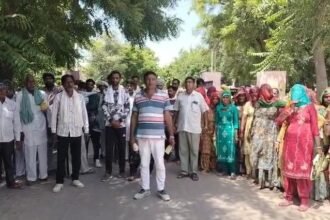 MNREGA workers have not received wages for 90 days Hanumangarh Rajasthan | मनरेगा मजदूरों को 90 दिन से नहीं मिली मजदूरी: हनुमानगढ़ में मजदूरों ने कलेक्टर को सौंपा ज्ञापन, नारेबाजी भी की – Hanumangarh News