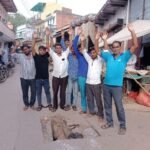 The chamber in the main market of Baseri has been broken for a month | बसेड़ी के मुख्य बाजार में एक महीने से टूटा चैंबर: राहगीरों और पशुओं के लिए बना खतरा, कई लोग हो चुके हैं घायल – Dholpur News