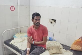 A bike rider was hit by a pellet in Khedi Bosar village | खेड़ी बोसर गांव में बाइक सवार युवक को लगा छर्रा: झालावाड़ अस्पताल में चल रहा इलाज, पुलिस कर रही जांच – jhalawar News