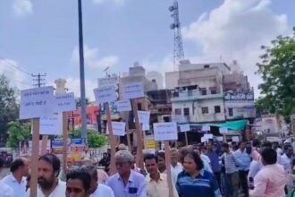 Action against atrocities on Dalits and backward castes Churu | दलित और पिछड़ी जातियों पर अत्याचार के विरोध में एक्शन: चूरू में कामगार समाज ने एसडीएम को सौंपा ज्ञापन, राज्यव्यापी आंदोलन की चेतावनी – Churu News
