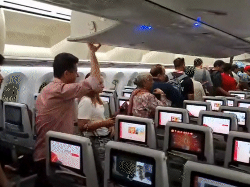 Delhi Airport Update; Air India Singapore Flight | AC Controversy | एअर इंडिया ने दिल्ली एयरपोर्ट पर 200+ यात्रियों को उतारा: सिंगापुर जाने वाली फ्लाइट में दो घंटे बैठे रहे; AC खराब था, बाद में एयरक्राफ्ट बदला