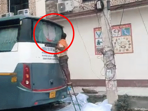Nepal Protest VS Indian Tourists; Jaipur Punjab Gujarat | Kathmandu Airport | नेपाल में फंसे भारतीयों की आपबीती: 3 दिन से एयरपोर्ट में कैद, लोग बोले- हर तरफ फायरिंग, भूखे मरने की नौबत आई; ​​​बस पर भी पत्थरबाजी