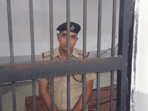 Kaithal Investigating Officer Detained, Kaithal Police Negligence | हरियाणा में SHO को 1 घंटे कोर्ट लॉकअप में रखा: वर्दी में सलाखों के पीछे दिखे, गवाही के लिए नहीं पहुंचे तो कैथल कोर्ट ने दिया आदेश – Kaithal News