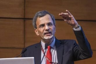 US Tariff VS India GDP Annual Growth Rate | Economic Advisor | ट्रम्प टैरिफ से 0.50% कम हो सकती है GDP ग्रोथ: मुख्य आर्थिक सलाहकार बोले- अगर टैरिफ अगले साल तक खिंचता है, तो असर और बड़ा होगा