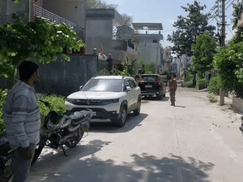 Income tax department raid in Rohtak junk dealer Vishal house investigating records to GST | रोहतक में कबाड़ी के घर इनकम टैक्स की रेड: 2 साल पहले नया घर बनाया, टैक्स चोरी में 9 महीने की जेल काट चुका – Rohtak News
