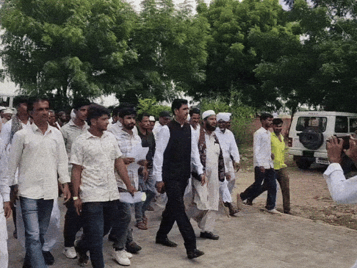 People angry with baseless comments on social media took to the streets | सोशल-मीडिया पर अनर्गल टिप्पणी से आक्रोशित लोग उतरे सड़कों पर: युवा नेता ने दिया अल्टीमेंटम समय रहते कार्रवाई नहीं हुई तो जिला मुख्यालय पर करेगें प्रदर्शन – Barmer News