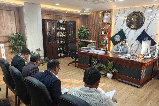 कृषि यंत्र वितरण और मुख्यमंत्री ट्रैक्टर योजना के कार्यान्वयन को लेकर उपायुक्त की अध्यक्षता में बैठक