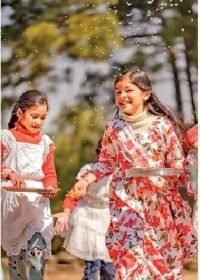 भारत की लोक परंपराओं से सीखें खुश रहने के सूत्र:हैप्पीनेस का फॉर्मूला हमारी संस्कृति में; उत्तराखंड के फूलदेई त्योहार से केरल की नौका दौड़ तक, ये परंपराएं सिखाती हैं जीना