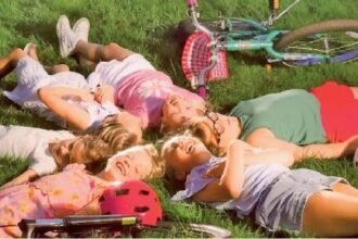 अमेरिका में बच्चों के लिए ‘द बैलेंस प्रोजेक्ट’:फोन-फ्री बचपन; असली दुनिया को इतना दिलचस्प बनाइए कि बच्चे स्क्रीन भूल जाएं