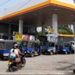 श्रीलंका में पेट्रोल-डीजल 81 रुपए तक महंगे:पेट्रोल 398 और डीजल 382 रुपए लीटर हुआ, अमेरिका-इजराइल और ईरान जंग का असर