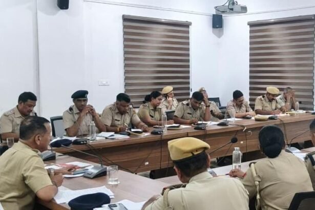 जिले में बढ़ रहे अपराधों की घटनाओं पर विशेष चर्चा:एसपी ने चोरी, नशा तस्करी रोकने और लंबित मामलों के निस्तारण पर जोर