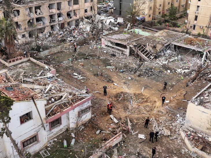 इजराइल पर ईरान की बैलिस्टिक मिसाइल गिरने से हड़कंप:इजराइल के मिसाइल डिफेंस सिस्टम में सेंध लगने‎ की जांच शुरू, यूएस से अधिक गोला-बारूद की मांग‎