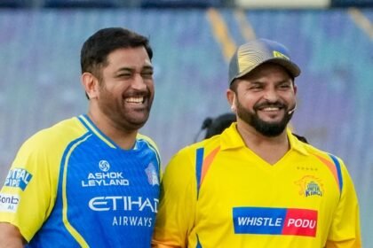 CSK रीयूनियन में धोनी-ब्रावो का चैंपियन गाने पर डांस:सुरेश रैना को गले लगाया; चेपॉक स्टेडियम में संजू-दुबे को सम्मानित किया गया