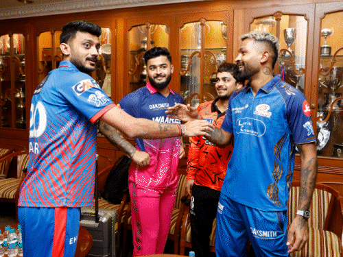 Hardik Pandya Shubman Gill; IPL 2026 Captains Meeting Photos Update