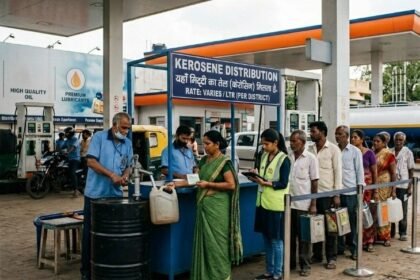 पेट्रोल पम्प पर केरोसिन भी मिलेगा, केंद्र का फैसला:हर जिले में 2 पम्प पर सुविधा होगी, तेल कंपनियां 5 हजार लीटर स्टॉक रख सकेंगी
