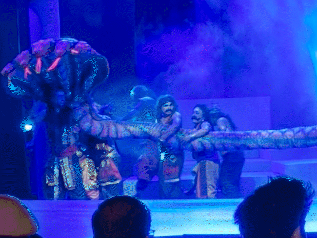 जेकेके में हुआ ‘समुद्र मंथन’, पौराणिक कथा में उठे सवाल:नेशनल स्कूल ऑफ ड्रामा के निदेशक चित्तरंजन त्रिपाठी ने किया निर्देशन, दीया कुमारी रही मौजूद