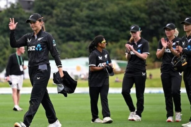 अमीलिया कर ने 44 साल पुराना रिकॉर्ड तोड़ा:जिम्बाब्वे के खिलाफ विमेंस वनडे में 7 विकेट लिए; न्यूजीलैंड विमेंस से बेस्ट बॉलिंग परफॉर्मेंस