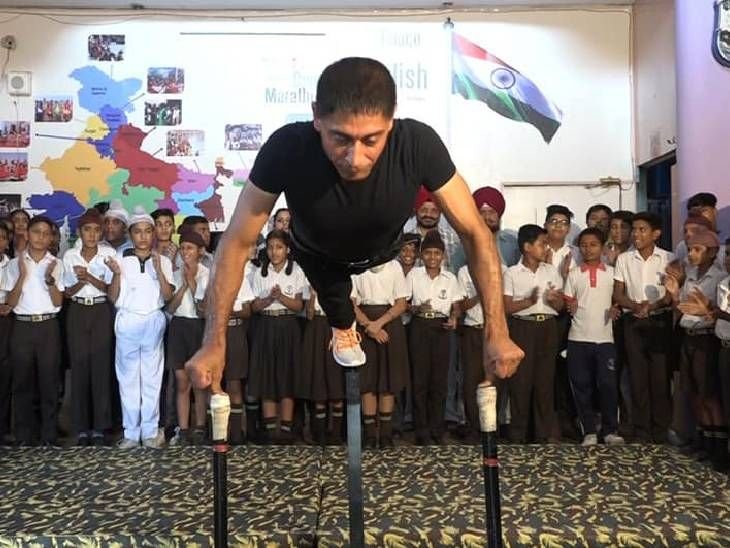 Vicky Deol of Kapurthala created a world record, Vicky Deol performing 64 push-ups in 40 seconds, 64 push-ups in 40 seconds, push-ups world record