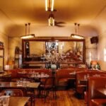 न्यूयॉर्क के रेस्टोरेंट्स में अब ‘रिजर्वेशन वॉर’:पसंदीदा टेबल चाहिए तो मेंबरशिप के तौर पर चुकानी पड़ रही 23 लाख रुपए तक की फीस