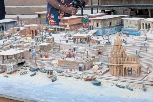 ‘वाराणसी’ के लिए राजामौली ने रची विशाल सिनेमाई दुनिया:रत्नेश्वर मंदिर से घाटों तक 6 एकड़ में बना 'काशी', बारीक डिटेलिंग के साथ बनवाए सेट