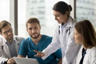 हेल्थकेयर सर्विसेज महंगी, स्टार्टअप्स सस्ते विकल्प दे रहे:अमेरिका में आधे खर्च में पूरे शरीर का एमआरआई स्कैन, ब्लड टेस्ट की सुविधा, ताकि बड़ी बीमारियों का शुरुआत में ही पता लग सके